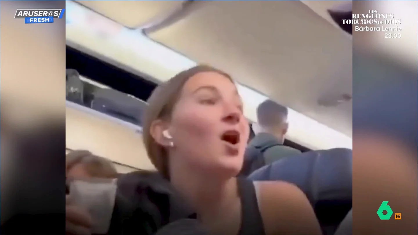 El emotivo vídeo viral de un padre que sorprende a su hija apareciendo a su lado en pleno vuelo El emotivo vídeo viral de un padre que sorprende a su hija apareciendo a su lado en pleno vuelo