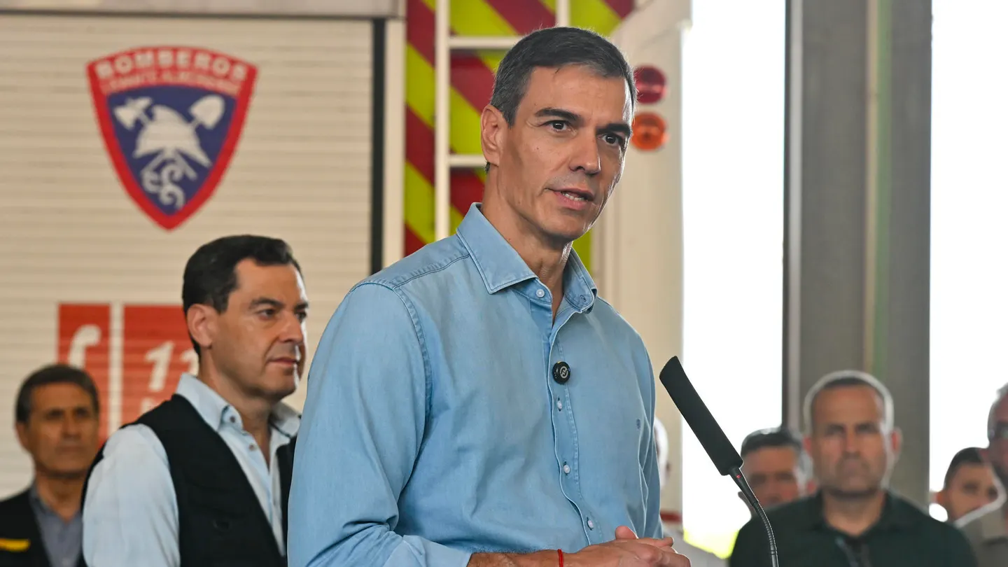 El presidente del Gobierno, Pedro Sánchez, acompañado del presidente de la Junta de Andalucía, Juanma Moreno El presidente del Gobierno, Pedro Sánchez, acompañado del presidente de la Junta de Andalucía, Juanma Moreno