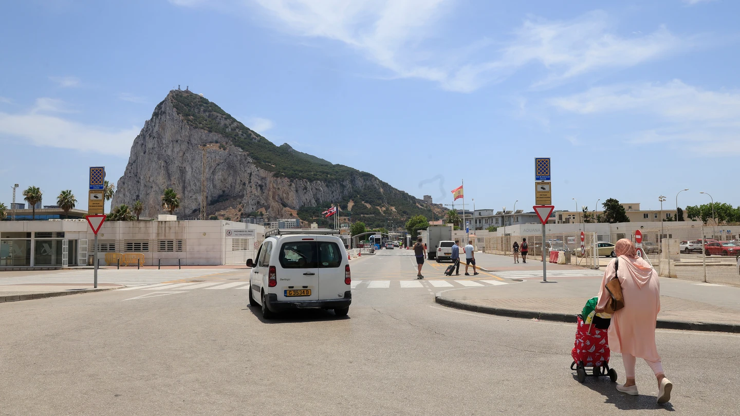 Vista de Gibraltar antes de que la Verja sea retirada Vista de Gibraltar antes de que la Verja sea retirada