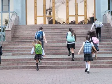 La DGT modifica los caminos escolares para que los niños vayan al colegio andando o en bicicleta La DGT modifica los caminos escolares para que los niños vayan al colegio andando o en bicicleta