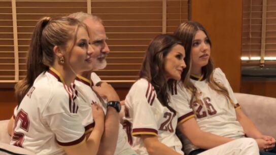 Saltos de alegr&iacute;a y abrazos: la imagen de la Familia Real celebrando la victoria de Espa&ntilde;a y su pase a la final
