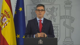 El ministro de la Presidencia, Justicia y Relaciones con las Cortes, F&eacute;lix Bola&ntilde;os, realiza una declaraci&oacute;n institucional