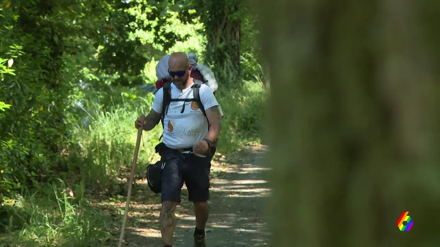 "Ha habido momentos en los que pensaba que estaba en el Rocío o en la Feria de Abril": la sorpresa de un peregrino en pleno Camino de Santiago Francés "Ha habido momentos en los que pensaba que estaba en el Rocío o en la Feria de Abril": la sorpresa de un peregrino en pleno Camino de Santiago Francés