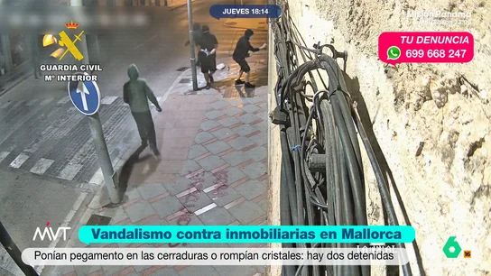 Detenidas dos mujeres en Palma de Mallorca por vandalizar cinco inmobiliarias en protesta por el turismo masivo Las detenidas, activistas antiturismo de Palma de Mallorca, hicieron pintadas, rompieron cristales y pusieron pegamento en las cerraduras en las inmobiliarias. Una de ellas está situada en un edificio que es Bien de Interés Cultural.