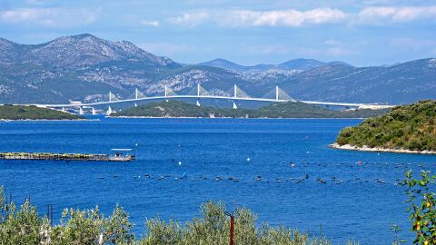 Puente en la península de Peljesac