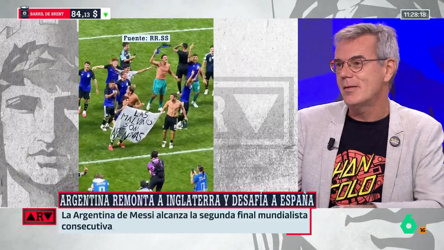 Pedro Vallín recuerda la 'mano de Dios' tras la pancarta de Argentina sobre las Malvinas: "Creo que es la única infracción que se considera como un mito, en lugar de un robo" Pedro Vallín recuerda la 'mano de Dios' tras la pancarta de Argentina sobre las Malvinas: "Creo que es la única infracción que se considera como un mito, en lugar de un robo"