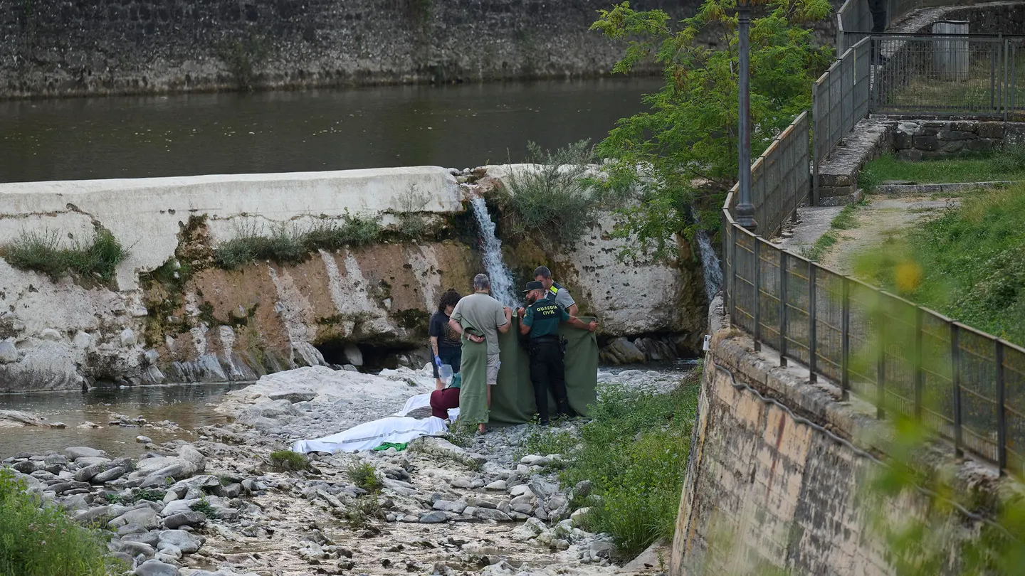 Una madre y sus dos hijos menores mueren ahogados en la presa navarra de Roncal Una madre y sus dos hijos menores mueren ahogados en la presa navarra de Roncal