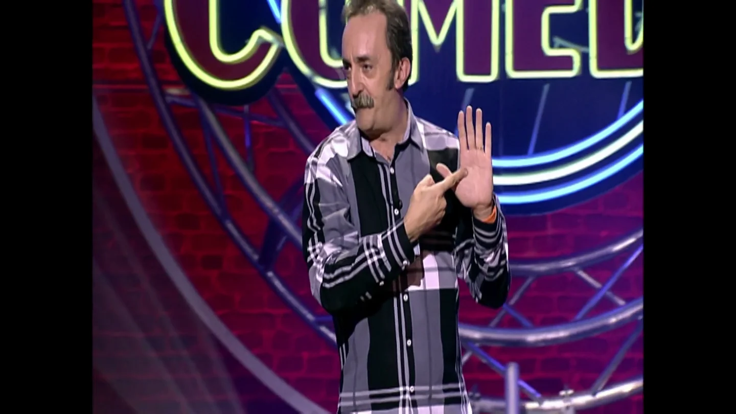 El monólogo de Santi Rodríguez sobre los móviles: "¿Por qué les cuesta tanto a los jóvenes poner vocales?" El monólogo de Santi Rodríguez sobre los móviles: "¿Por qué les cuesta tanto a los jóvenes poner vocales?"