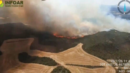 La UME lucha contra el incendio de Zaragoza