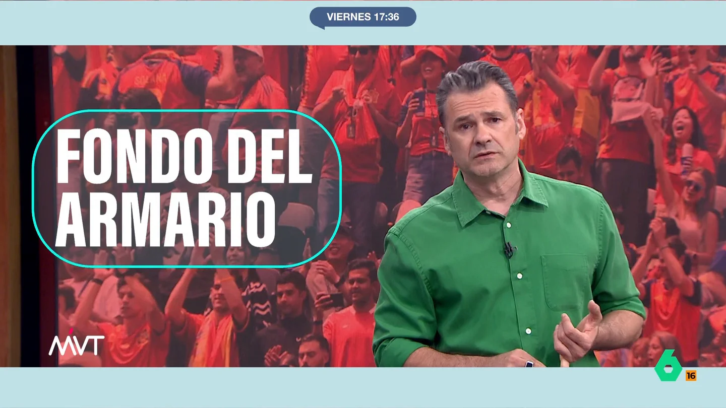 Iñaki López ve un "triste final" a la camiseta blanca de España: "Si perdemos, por gafe, y si ganamos, ¿quien quiere una sola estrella bordada?" Iñaki López reflexiona sobre el boom de la camiseta blanca de la selección española. Sin embargo, augura que, teniendo en cuenta que España jugará la final con la roja, esta "el lunes va a descansar para siempre en el fondo del armario".
