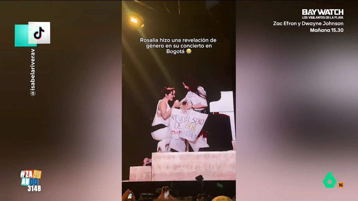 Lo nunca visto en un concierto de Rosalía: la cantante ayuda a una fan a revelar el sexo de su bebé Rosalía va un paso más allá de las performance habituales de sus conciertos y cumple el deseo de una fan: desvelar en directo el sexo de su bebé. El momentazo, en este vídeo.