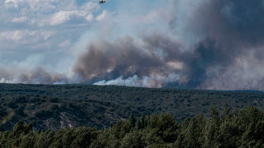 Vista del incendio declarado en La Mierla, Guadalajara