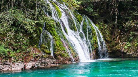 Pequeña cascada en el río Tara