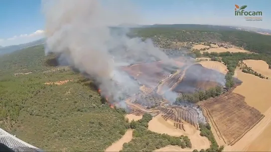 El incendio en La Mierla, "lejos de estar controlado" mientras investigan a un alcalde de Vox como "presunto responsable" El incendio en La Mierla, "lejos de estar controlado" mientras investigan a un alcalde de Vox como "presunto responsable"