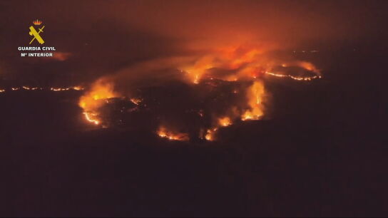El incendio de Or&eacute;s, sin capacidad de extinci&oacute;n: calcina 12.600 hect&aacute;reas y mantiene a 1.000 vecinos desalojados