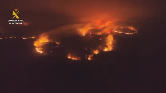 El incendio de Orés, sin capacidad de extinción: calcina 12.600 hectáreas y mantiene a 1.000 vecinos desalojados El incendio de Orés, sin capacidad de extinción: calcina 12.600 hectáreas y mantiene a 1.000 vecinos desalojados