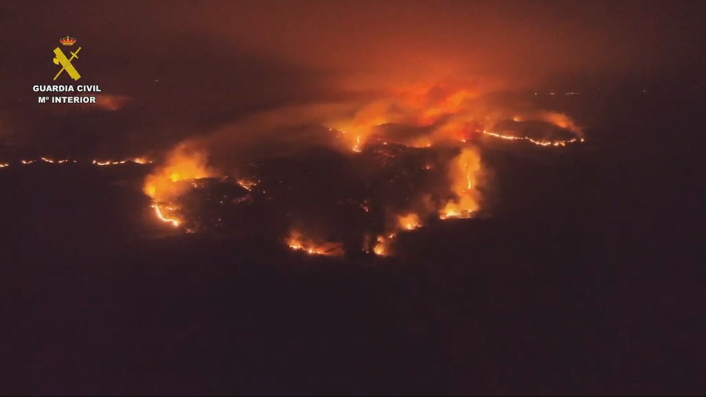 El incendio de Or&eacute;s, sin capacidad de extinci&oacute;n: calcina 12.600 hect&aacute;reas y mantiene a 1.000 vecinos desalojados
