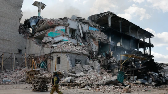 Imagen de un edificio destruido tras un ataque en la guerra entre Rusia y Ucrania Imagen de un edificio destruido tras un ataque en la guerra entre Rusia y Ucrania