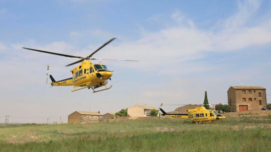 Un helic&oacute;ptero despega este s&aacute;bado, desde el centro de mando de Farasdu&eacute;s (Zaragoza).