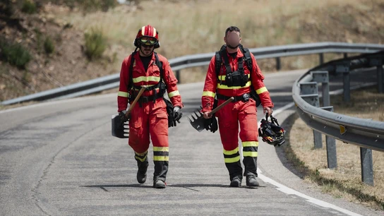 Dos militares de la UME en el incendio de La Mierla, en Guadalajara. Dos militares de la UME en el incendio de La Mierla, en Guadalajara.