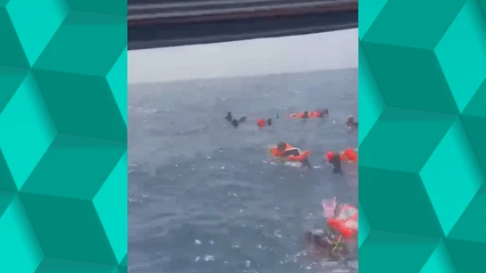Rescatadas 11 personas tras hundirse un catamarán al sureste de Tabarca (Alicante) Rescatadas 11 personas tras hundirse un catamarán al sureste de Tabarca (Alicante)