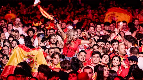 Aficionados de la selección española durante la celebración del partido entre España y Argentina, en el Movistar Arena de Madrid. Aficionados de la selección española durante la celebración del partido entre España y Argentina, en el Movistar Arena de Madrid.