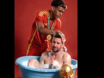 Lamine ba&ntilde;ando a Messi en uno de los memes del Mundial