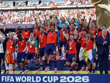 Trump, con la Selecci&oacute;n levantando la Copa del Mundo