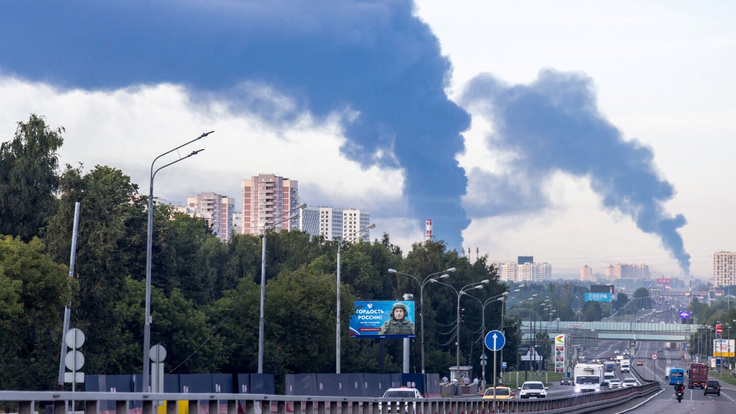Una columna de humo sobre Podolsk, en la región de Moscú