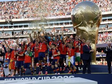 Espa&ntilde;a celebra tras ganar la final de la Copa Mundial de la FIFA 2026