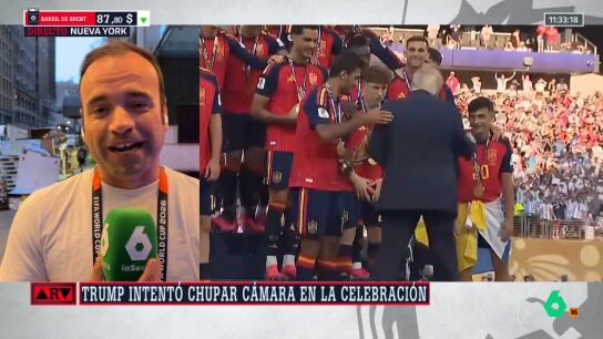 Julio Su&aacute;rez explica c&oacute;mo fue el "inc&oacute;modo" momento en el que Trump quiso colarse en la foto de Espa&ntilde;a con la Copa: "Dio verg&uuml;enza ajena"