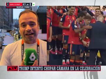 Julio Su&aacute;rez explica c&oacute;mo fue el "inc&oacute;modo" momento en el que Trump quiso colarse en la foto de Espa&ntilde;a con la Copa: "Dio verg&uuml;enza ajena"