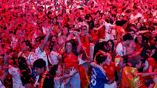 Aficionados españoles celebran la victoria de España en la final del Mundial 2026 en el Movistar Arena de Madrid Aficionados españoles celebran la victoria de España en la final del Mundial 2026 en el Movistar Arena de Madrid