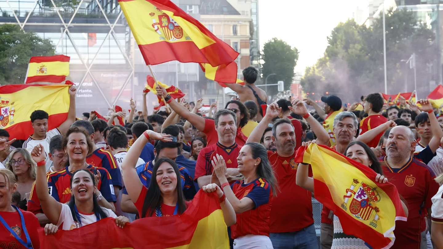 Aficionados festejando el mundial de España Aficionados festejando el mundial de España
