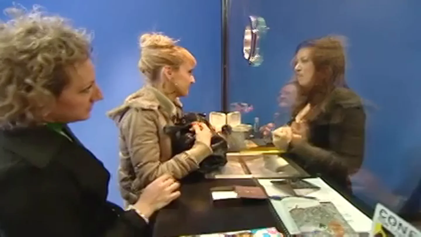 'La Paqui' regatea en un 'compro oro' con sus joyas y las de su familia: "700 euros y tan amigas" 'La Paqui' regatea en un 'compro oro' con sus joyas y las de su familia: "700 euros y tan amigas"