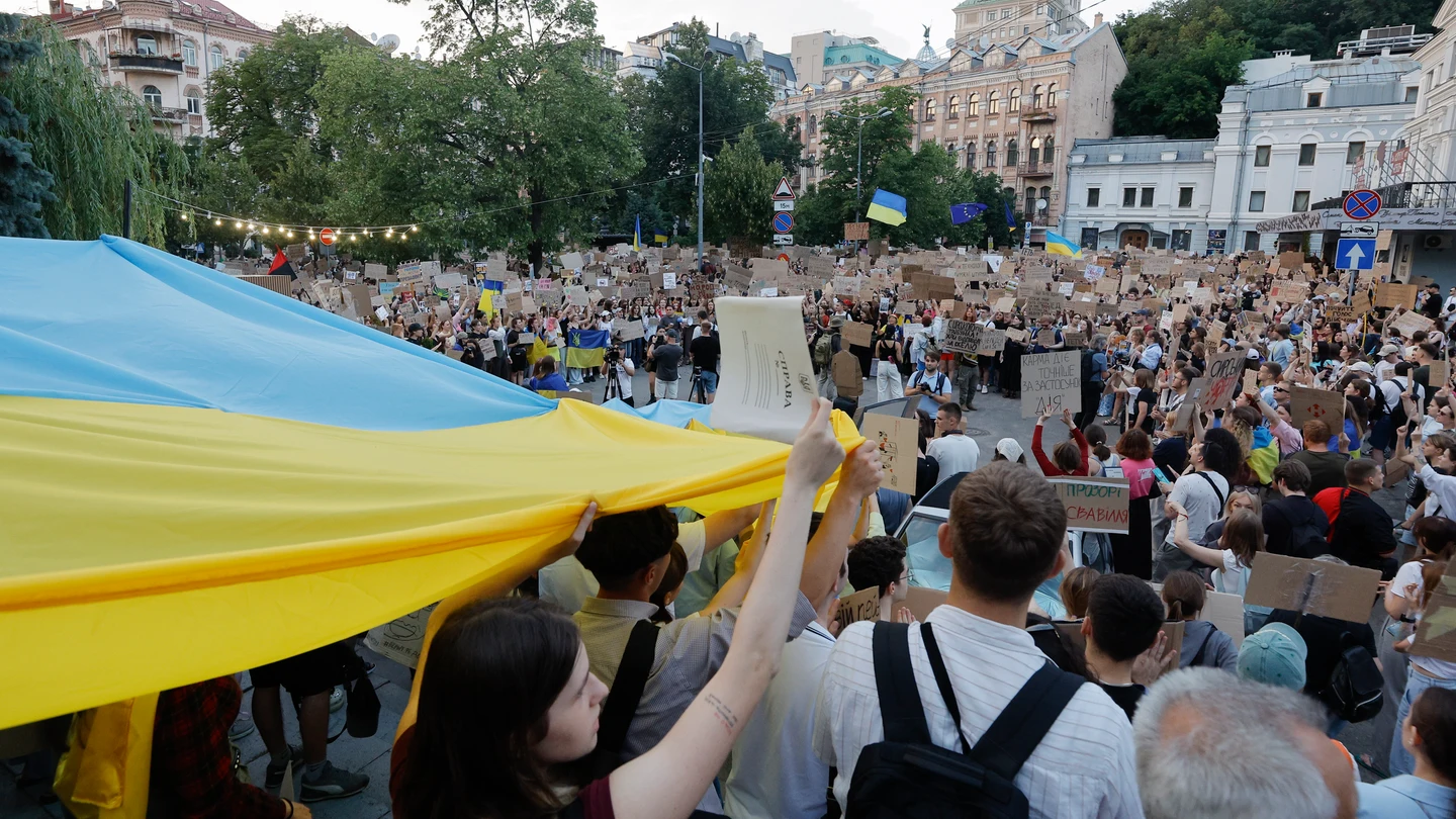 Protesta en Kyiv (Ucrania), para exigir el regreso de Mijaílo Fedorov como ministro de Defensa, destituido por Zelenski el 15 de julio de 2026 Protesta en Kyiv (Ucrania), para exigir el regreso de Mijaílo Fedorov como ministro de Defensa, destituido por Zelenski el 15 de julio de 2026