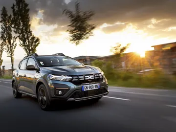 El Dacia Sandero lidera las ventas 16 años después de la primera estrella El Dacia Sandero lidera las ventas 16 años después de la primera estrella