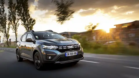 El Dacia Sandero lidera las ventas 16 años después de la primera estrella El Dacia Sandero lidera las ventas 16 años después de la primera estrella