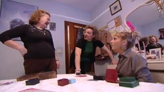 'La Paqui' prepara a su hermana para una cita con un chico: "Cuando vas a echar un casquete vas a eso, no a cortar el c&eacute;sped"
