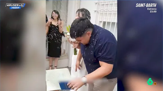 Acaba en urgencias en el día de su boda por culpa del lanzamiento de arroz Acaba en urgencias en el día de su boda por culpa del lanzamiento de arroz