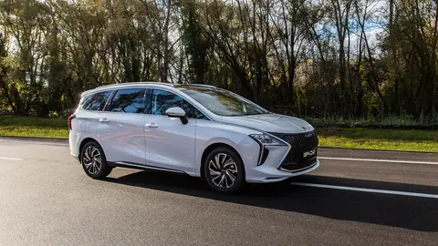 Por 31.900 euros, este desconocido coche familiar tiene 7 plazas, etiqueta ECO y algo que ni siquiera ofrece el Dacia Bigster Por 31.900 euros, este desconocido coche familiar tiene 7 plazas, etiqueta ECO y algo que ni siquiera ofrece el Dacia Bigster