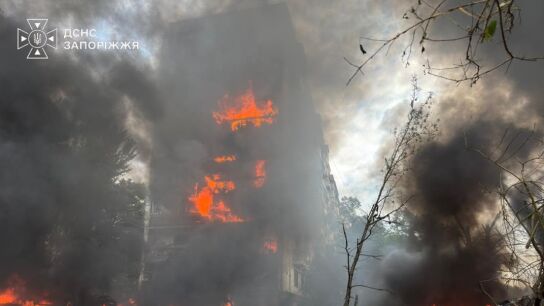 Tres civiles muertos en ataques rusos contra Zaporiyia y Jers&oacute;n
