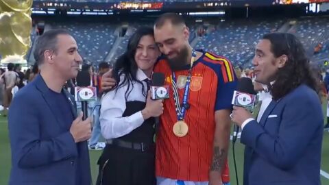 Borja Iglesias y Jenni Hermoso