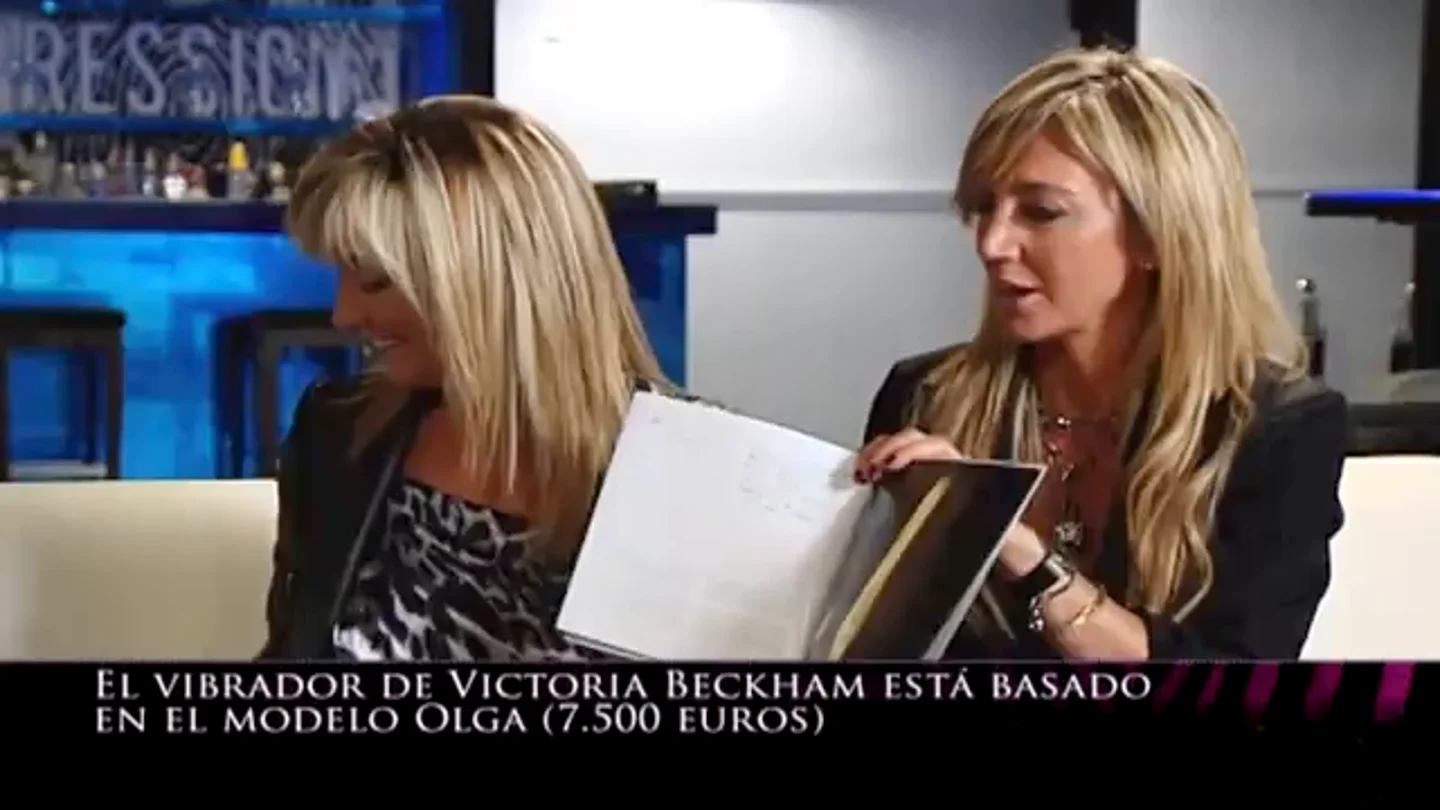 Las hermanas Collado muestran el vibrador de Victoria Beckham: "No tenía brillantes, si no qué horror, sería como una lija" Las hermanas Collado muestran el vibrador de Victoria Beckham: "No tenía brillantes, si no qué horror, sería como una lija"