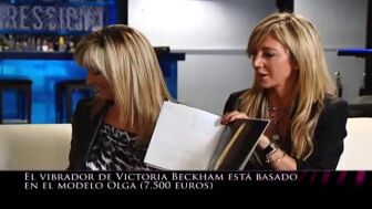 Las hermanas Collado muestran el vibrador de Victoria Beckham: "No ten&iacute;a brillantes, si no qu&eacute; horror, ser&iacute;a como una lija"