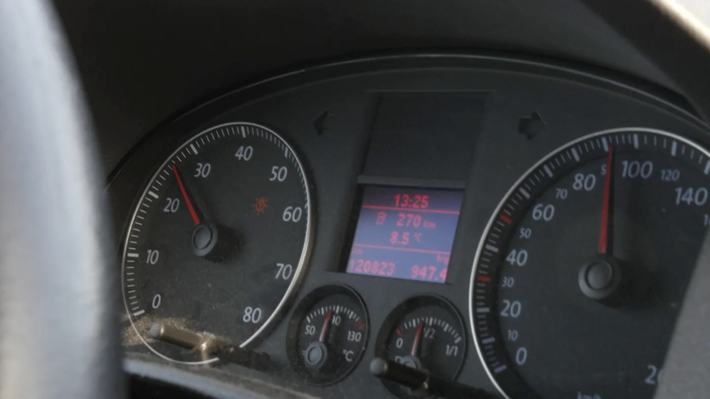 El Gobierno fijará la velocidad máxima a 100 km/h en estas autovías españolas El Gobierno fijará la velocidad máxima a 100 km/h en estas autovías españolas