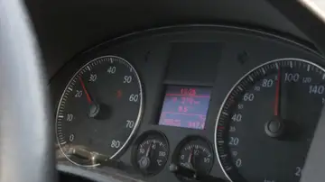 El Gobierno fijará la velocidad máxima a 100 km/h en estas autovías españolas El Gobierno fijará la velocidad máxima a 100 km/h en estas autovías españolas