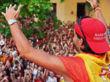 Ferran Torres durante la celebraci&oacute;n en Madrid tras ganar el Mundial 2026.