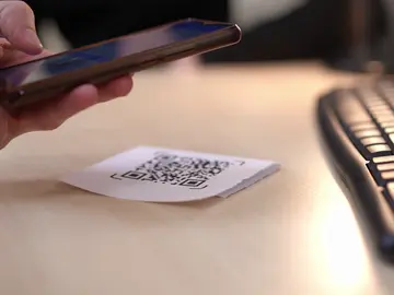 Cuidado con los códigos QR este verano: el error que puede salirte caro Cuidado con los códigos QR este verano: el error que puede salirte caro