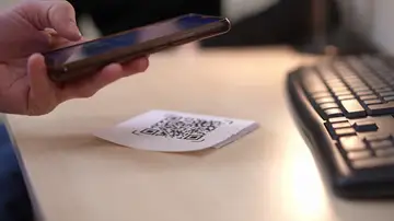 Cuidado con los códigos QR este verano: el error que puede salirte caro Cuidado con los códigos QR este verano: el error que puede salirte caro